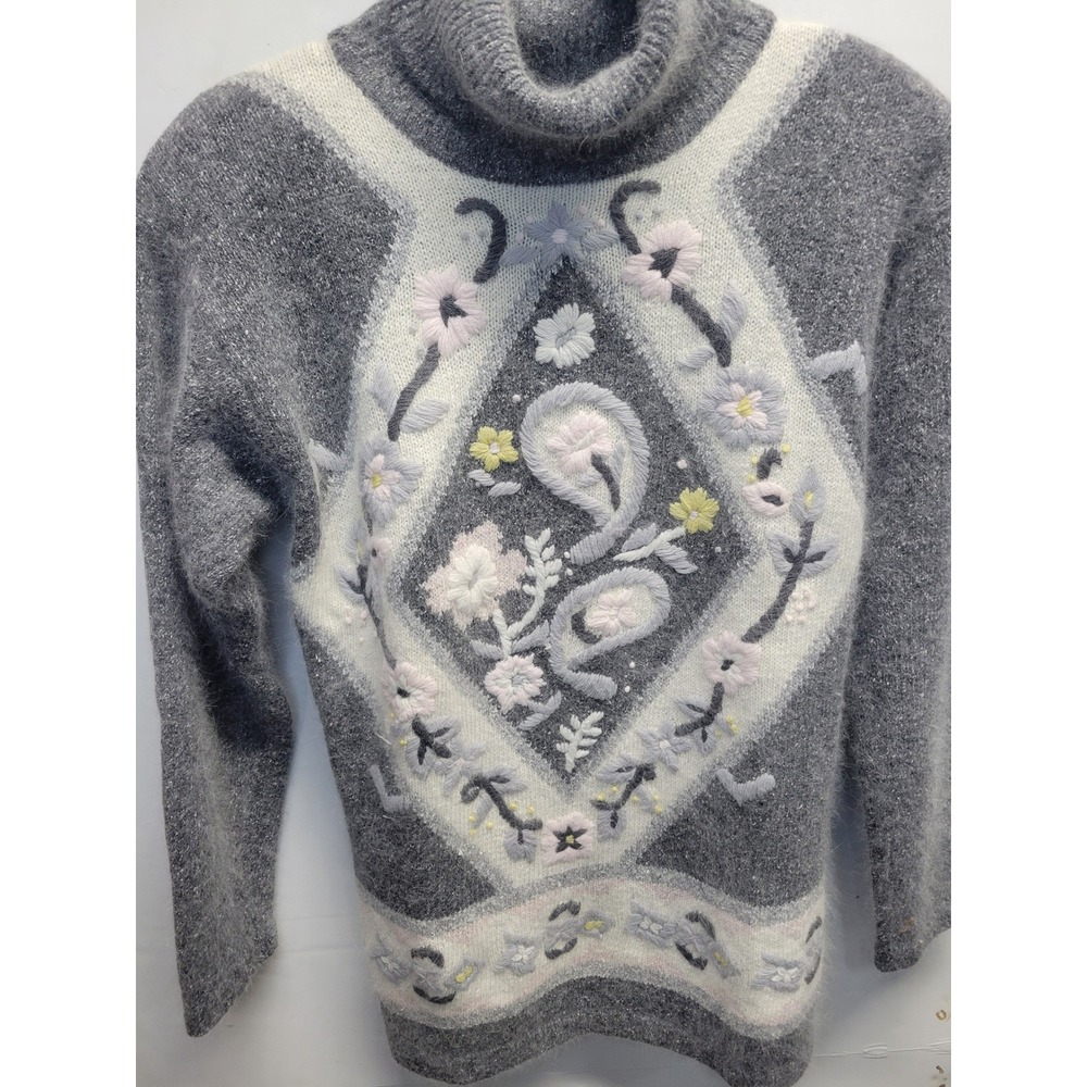Vtg Segue Embroidered Floral Turtleneck‎ silk Angora rabbit hair blend Sweater S